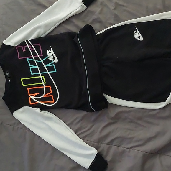 Nike Other - Nike jogger set; Size: Small (4-5 yrs), Color: Black/White